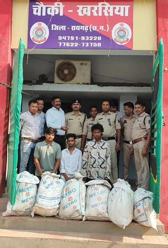 ऑपरेशन आघात का असर : एक हफ्ते में तीसरी बड़ी कार्रवाई, खरसिया से 52 किलो गांजा बरामद, ट्रेन से भागकर भी नहीं बच सके तस्कर ! खरसिया में तीन अंतर्राज्यीय तस्कर गिरफ्तार कर भेजे गए न्यायिक रिमांड पर.