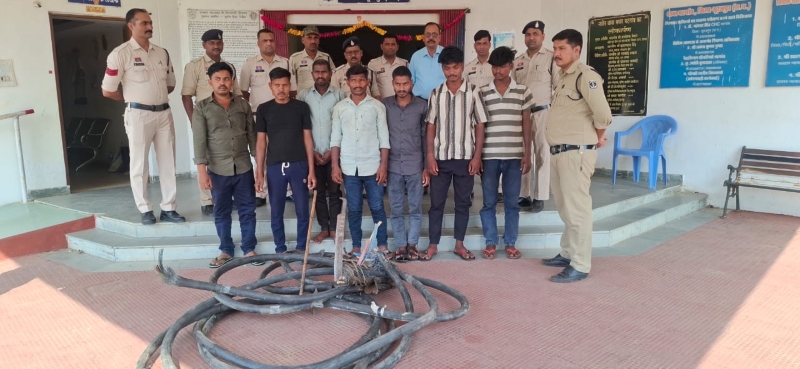 शिवानी भूमिगत खान में हथियारबंद चोरी का खुलासा : अंदर की जानकारी देकर कराई चोरी ! ठेकेदार कर्मचारी समेत पूरा गैंग बेनकाब, 2.5 लाख का कॉपर केबल बरामद, सात आरोपी गिरफ्तार.