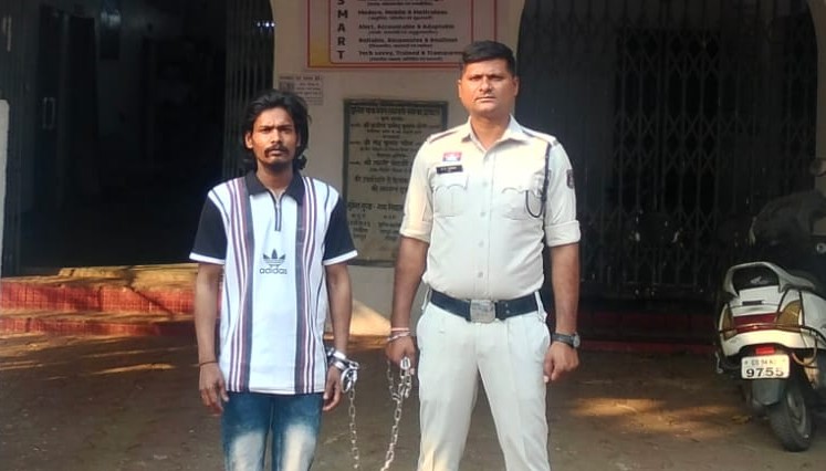 CCTV और पुलिस की मुस्तैदी से लुटेरे धराए: हिस्ट्रीशीटर सहित 2 नाबालिगों ने दिया वारदात को अंजाम, कुछ ही घंटों में गिरफ्तारी कर बरामद हुआ लूटा सामान