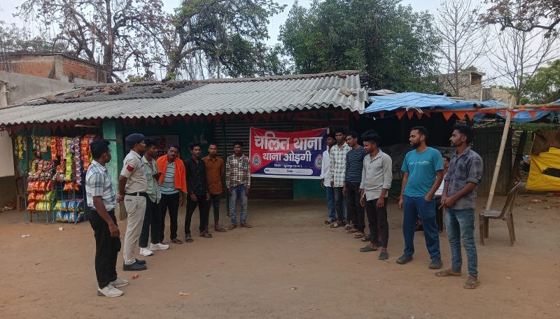 गांव-गांव पहुंची पुलिस : सूरजपुर में 18 ग्रामों में लगा चलित थाना, शिकायतों का मौके पर समाधान, साइबर ठगी से लेकर अपराध तक गांवों में हुई जागरूकता.