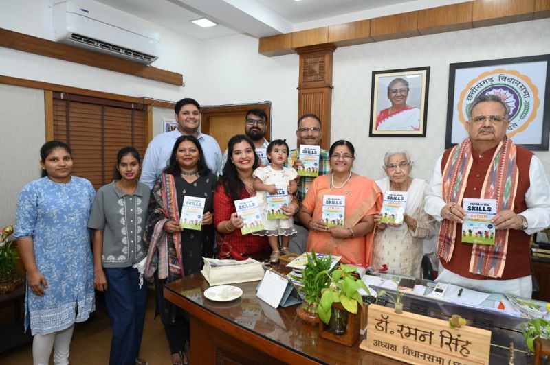 ऑटिज्म बच्चों के लिए उम्मीद की नई किरण: डॉ. रमन सिंह के हाथों लॉन्च हुई खास पुस्तक, घर पर ही आसान गतिविधियों से होगा सर्वांगीण विकास