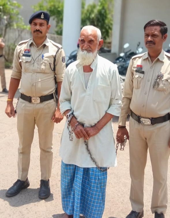 मानवता को शर्मसार करने वाली घटना : वीडियो फुटेज बना सबूत, आमानाका पुलिस ने त्वरित कार्रवाई कर आरोपी को दबोचा, आरोपी पहुंचा सलाखों के पीछे.