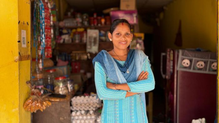 सुकमा की बेटियों ने लिखी आत्मनिर्भरता की नई कहानी: ‘कृति किराना स्टोर’ से चमकी करतम सविता की किस्मत, मजदूरी छोड़ बन गईं ‘लखपति दीदी’, हर महीने 10 हजार तक की कमाई से बदल रहा पूरा परिवार