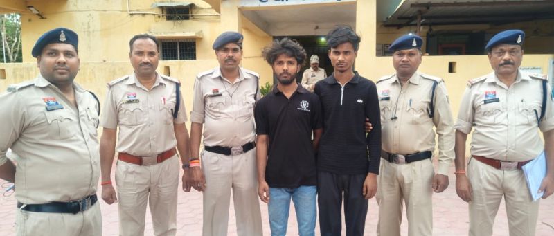 घर में घुसकर अपहरण, फोन पर धमकी और मौत का खौफ: ‘22 लाख दो, नहीं तो पत्नी नहीं मिलेगी’—सूरजपुर पुलिस की ताबड़तोड़ कार्रवाई से टूटा गैंग, महिला सकुशल बरामद, एक आरोपी अब भी फरार