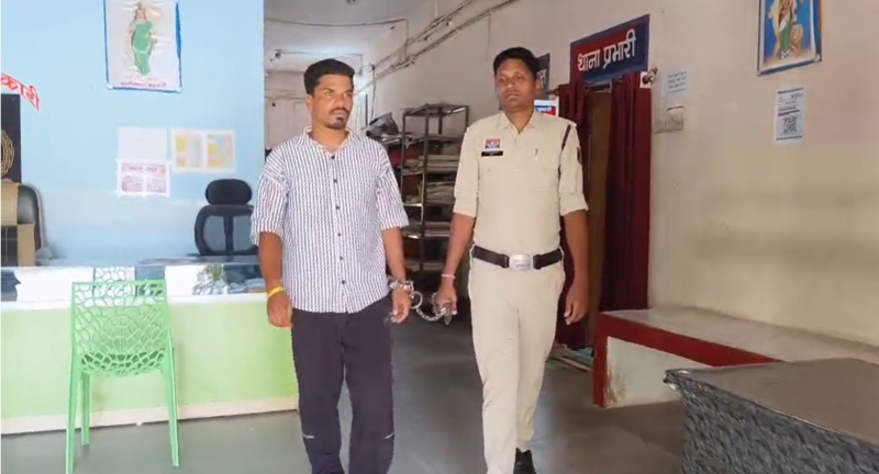 धरमजयगढ़ पुलिस की त्वरित कार्रवाई : महिला की शिकायत पर तुरंत एक्शन, परिचित युवक निकला दुष्कर्म का आरोपी, दुष्कर्म के आरोपी को दबिश देकर किया गिरफ्तार, भेजा न्यायिक रिमांड पर.