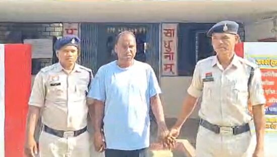ब्रेकिंग जशपुर : गरीब छात्रों का हक मारकर बेटी को दिलाया मुफ्त एडमिशन! आय छिपाकर जवाहरलाल नेहरू उत्कर्ष योजना का लाभ लेने वाले शासकीय शिक्षक को पुलिस ने किया गिरफ्तार