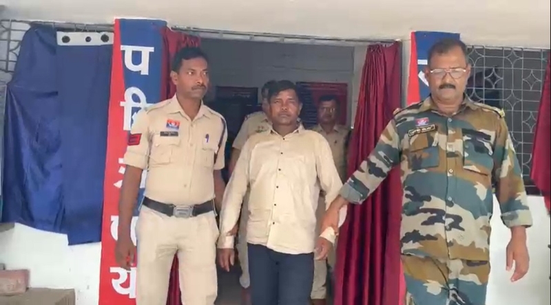किसान क्रेडिट कार्ड के नाम पर लाखों की ठगी : 10 लाख के लोन में बड़ा खेल ! ग्रामीण को झांसा देकर रकम हड़पने वाला आरोपी चढ़ा पुलिस के हत्थे, फरार आरोपी आखिरकार गिरफ्तार, भेजा गया न्यायिक रिमाण्ड में.