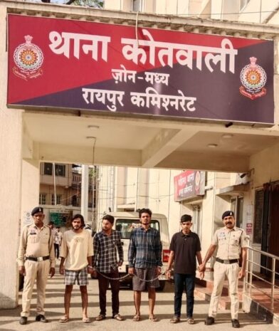 रायपुर में बड़ा खुलासा : नशे के कारोबार पर पुलिस का प्रहार, चिट्टा सप्लाई गैंग का भंडाफोड़, 2.40 लाख की 11.99 ग्राम हेरोइन के साथ चार तस्कर गिरफ्तार.