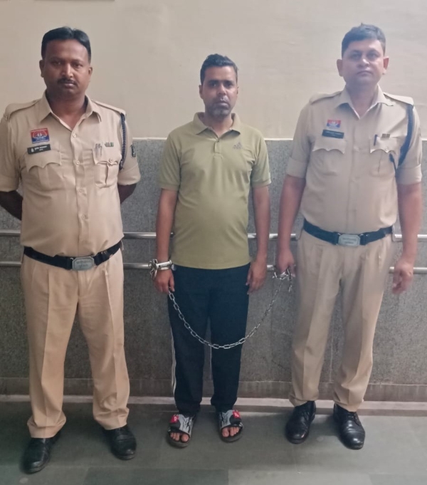 फर्जी नियुक्ति-पत्र से ठगी का खेल खत्म : सरकारी नौकरी का झांसा देकर 4.91 लाख की ठगी, रायपुर पुलिस ने शातिर आरोपी को किया गिरफ्तार, की गई वैधानिक कार्यवाही.