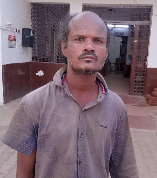 प्लांट से तार काटकर ले गया था आरोपी: पूछताछ में जुर्म कबूल, ₹20 हजार का केबल और औजार बरामद—एक साथी फरार, जिसकी तलाश में जुटी पुलिस, जल्द गिरफ्तारी के संकेत