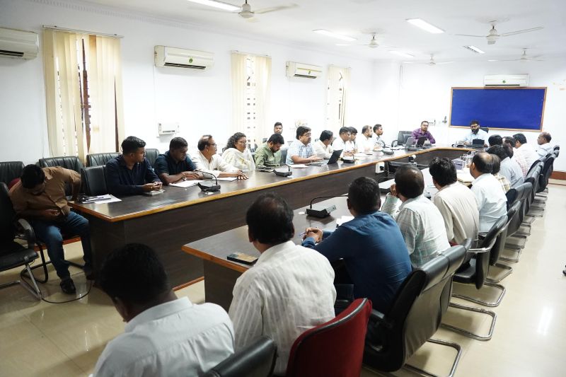 जशपुर में जनसमस्याओं पर फोकस: कलेक्टर रोहित व्यास के निर्देश—शिविर से पहले स्वच्छता श्रमदान, जल संरक्षण और खेल गतिविधियां, हर पात्र हितग्राही तक पहुंचे योजनाओं का लाभ