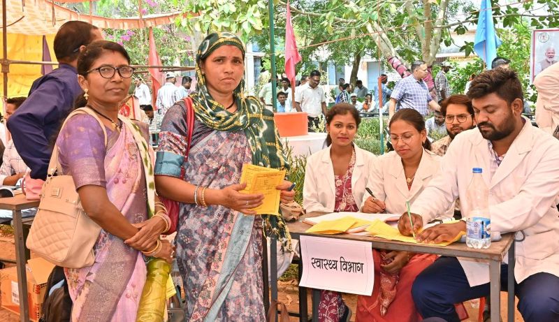 सुशासन तिहार का असर ज़मीन पर: कुकरेल शिविर में उमड़ा जनसैलाब, 314 में से 266 आवेदनों का मौके पर ही समाधान, विष्णुदेव साय के निर्देश से प्रशासन पहुँचा सीधे गांवों तक