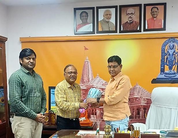 उच्च शिक्षा में सुधार की नई दिशा : कुलपति प्रो. मनोज दयाल की मंत्री टंक राम वर्मा से मुलाकात, विश्वविद्यालय के गुणात्मक विकास, NEP आधारित शिक्षा और बुनियादी ढांचे पर हुई महत्वपूर्ण चर्चा