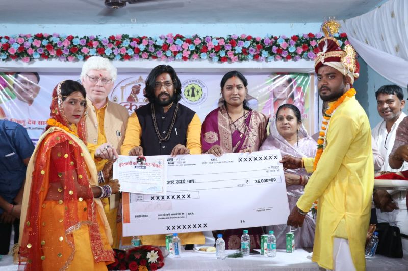 मुख्यमंत्री विष्णुदेव साय के मार्गदर्शन में सामूहिक विवाह का भव्य आयोजन: तीन मंचों पर सजे मंडप, 62 नवदंपत्तियों ने शुरू किया नई जिंदगी का सुनहरा सफ