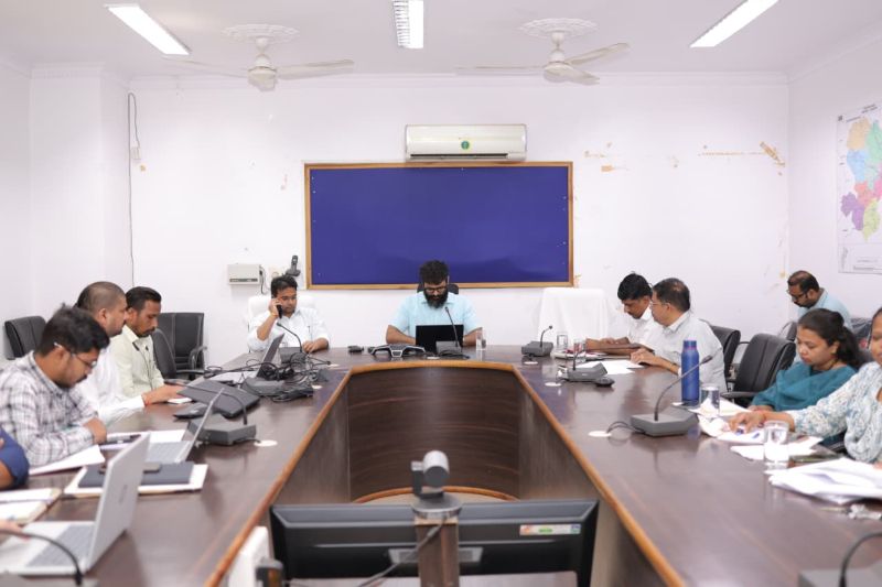 स्वच्छता और सुशासन पर कलेक्टर रोहित व्यास का बड़ा एक्शन! बोले — गांव और शहर की पहचान उसकी साफ-सफाई से, योजनाओं में लापरवाही बर्दाश्त नहीं