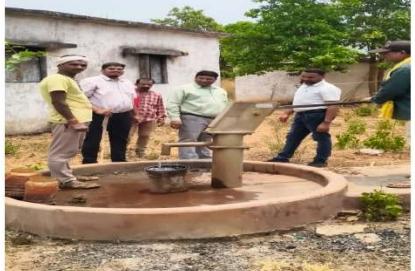 गरियाबंद के वनांचल में जल क्रांति! सोलर पंप और हैंडपंप बने जीवनधारा, दुर्गम पहाड़ियों तक पहुंचा शुद्ध पेयजल