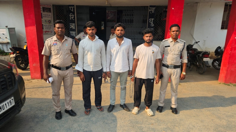 रायगढ़ पुलिस की बड़ी सफलता : “12 लाख के विवाद में घर से उठा लिया गया युवक !” रायगढ़ में अपहरण की वारदात से मचा हड़कंप, 24 घंटे में अपहृत युवक रांची से सकुशल बरामद, तीन आरोपी गिरफ्तार कर भेजे गये न्यायिक रिमांड पर.