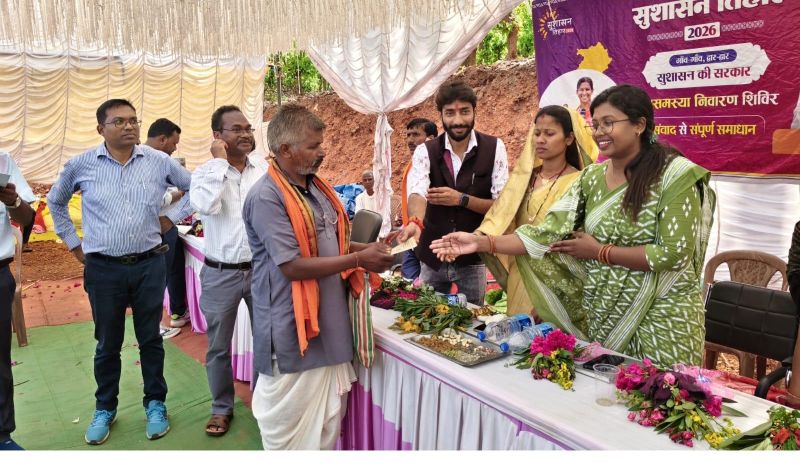 गांव-गांव पहुंच रही सरकार की योजनाएं, महुआ शिविर में किसानों को मिली आर्थिक मजबूती और वैज्ञानिक खेती की नई दिशा