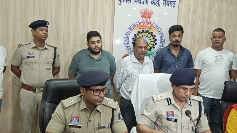 रायगढ़ पुलिस का सबसे बड़ा एक्शन : नोट गिनने की मशीन, करोड़ों की कैश और हवाला कनेक्शन…रायगढ़ में ऑनलाइन क्रिकेट सट्टा सिंडिकेट और हवाला सिंडिकेट का बड़ा खुलासा, करोड़ों की नगदी जब्त………पढ़ें पूरा समाचार !