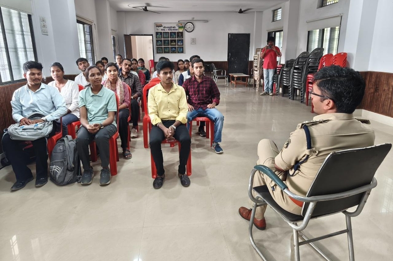 साइबर और सामाजिक जागरूकता अभियान : 18 नए चेहरे जुड़ेंगे पुलिस व्यवस्था से ! अब पुलिस के साथ आमजन की भागीदारी, सरगुजा में शुरू हुआ बड़ा सामुदायिक मिशन.