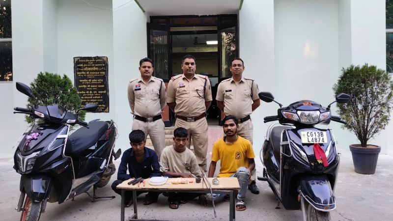 रायगढ़ पुलिस की बड़ी कार्रवाई : चोरी के बाद जेवर गलाकर मिटा रहे थे सबूत ! लाखों के जेवर बरामद, रायगढ़ में शातिर गिरोह का भंडाफोड़, सूने मकानों में सेंध लगाने वाला चोर गिरोह गिरफ्तार.
