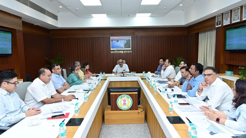 मंत्रालय में हाई लेवल एक्शन मोड : मुख्य सचिव ने योजनाओं की धीमी रफ्तार पर दिखाई सख्ती, अफसरों को अंतिम व्यक्ति तक पारदर्शी लाभ पहुंचाने के दिए कड़े निर्देश
