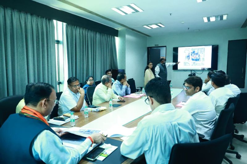 स्वास्थ्य मंत्री श्याम बिहारी जायसवाल ने मंत्रालय में स्वास्थ्य सेवाओं को लेकर ली उच्चस्तरीय समीक्षा बैठक