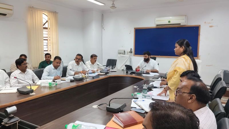 फेल रिजल्ट पर शिक्षकों और प्राचार्यों की जवाबदेही तय, कलेक्टर रोहित व्यास बोले– अब लापरवाही बर्दाश्त नहीं, खराब प्रदर्शन करने वालों पर होगी कड़ी कार्रवाई