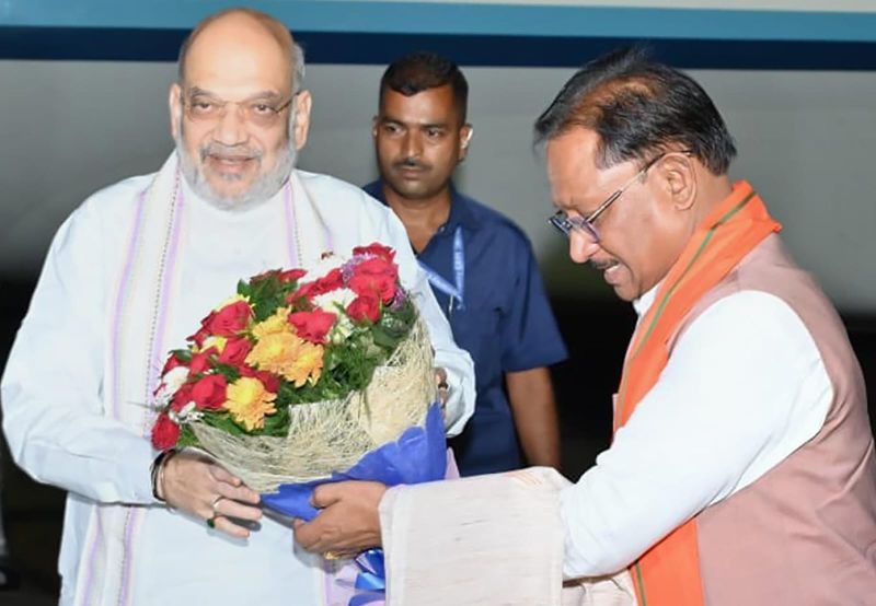 केंद्रीय गृह मंत्री अमित शाह पहुंचे रायपुर! मुख्यमंत्री विष्णुदेव साय ने स्वामी विवेकानंद एयरपोर्ट पर किया भव्य और आत्मीय स्वागत