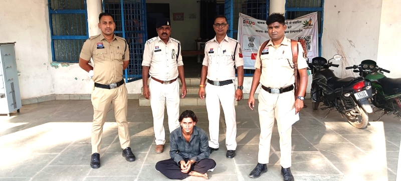 पुसौर में दिनदहाड़े दहशत : तलवार लहराते युवक ने घर में मचाया आतंक, “भाग नहीं पाते तो जान ले लेता…” तलवार लेकर घर में घुसा युवक, गांव में फैली दहशत, पुलिस ने आरोपी को गिरफ्तार कर न्यायालय में पेश कर भेजा गया न्यायिक रिमांड पर.