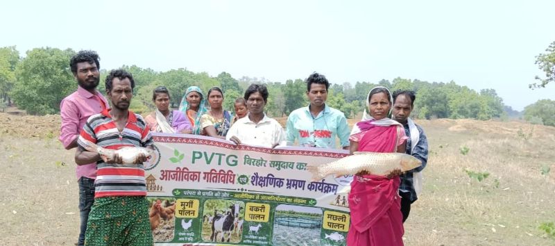 जशपुर में बिरहोर समुदाय के आर्थिक सशक्तिकरण की दिशा में बड़ा कदम—मुर्गी, बकरी और मछली पालन के वैज्ञानिक प्रशिक्षण के साथ लाख उत्पादन से जुड़ेंगे विशेष पिछड़ी जनजाति के परिवार
