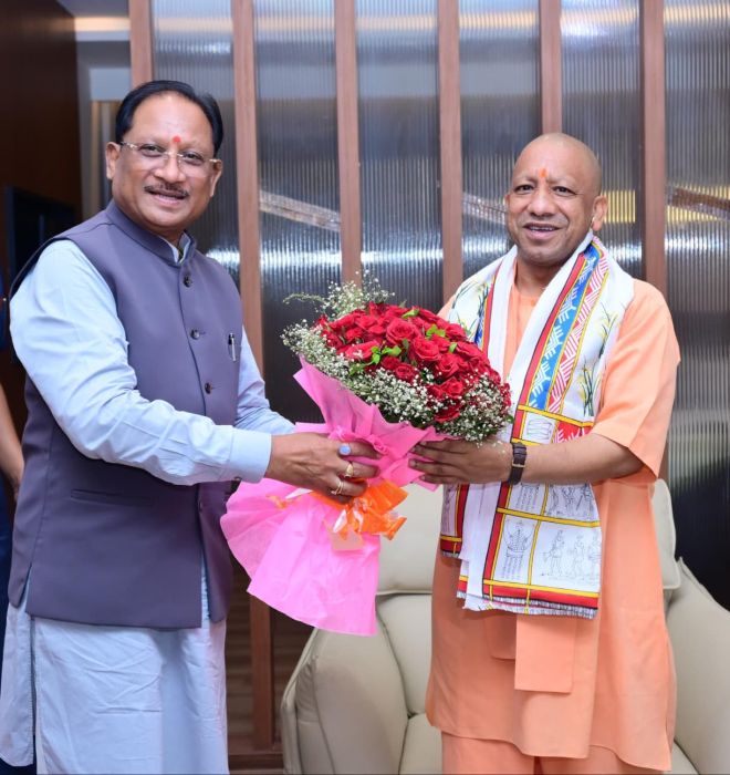 बस्तर में भव्य स्वागत: मुख्यमंत्री विष्णु देव साय ने उत्तर प्रदेश के मुख्यमंत्री योगी आदित्यनाथ का किया आत्मीय अभिनंदन