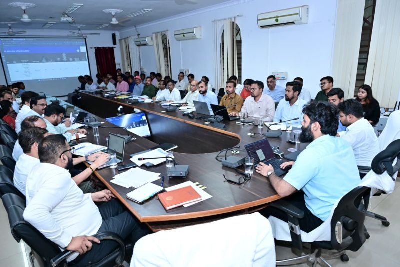 विकास और पारदर्शिता पर जोर: जल संरक्षण, रैन हार्वेस्टिंग तथा आपदा प्रभावित परिवारों को प्राथमिकता से मुआवजा वितरण सुनिश्चित करने जशपुर कलेक्टर ने दिए महत्वपूर्ण निर्देश