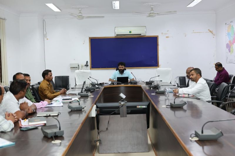 विकास कार्यों में तेजी लाने जशपुर कलेक्टर के सख्त निर्देश: बरसात से पूर्व सभी अधोसंरचना परियोजनाओं को समय-सीमा में गुणवत्तापूर्ण पूर्ण करने पर जोर