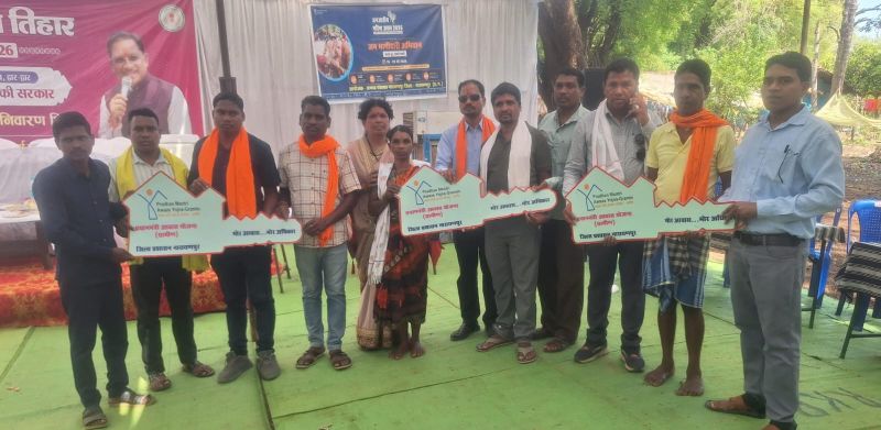 कोलियारी समाधान शिविर बना सुशासन का सशक्त उदाहरण: स्वास्थ्य सहायता, राशन कार्ड, ई-केवाईसी और पीएम आवास वितरण से ग्रामीणों को मिला त्वरित लाभ, शासन की योजनाएं पहुंचीं सीधे घर-द्वार तक