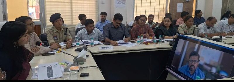 विकास योजनाओं की जमीनी हकीकत पर प्रशासन की पैनी नजर: वीसी के जरिए प्रभारी सचिव हिमशिखर गुप्ता ने पेयजल, स्वास्थ्य, शिक्षा, सड़क, पीएम आवास और कानून व्यवस्था की समीक्षा कर तेज गति से कार्य पूर्ण करने पर दिया जोर