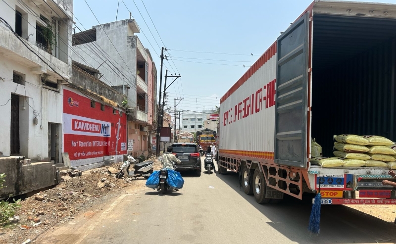 अंबिकापुर में ट्रैफिक व्यवस्था बिगाड़ने वालों पर चला पुलिस का डंडा, सड़क पर मनमानी पड़ी महंगी ! 25,600/- रुपए जुर्माना की वसूली, यातायात पुलिस की कार्रवाई से वाहन चालकों में हड़कंप.