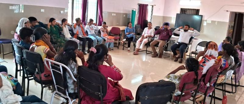 दुलदुला में स्वास्थ्य जागरूकता की अनूठी मिसाल : सिकल सेल मरीजों को डॉक्टरों ने दी गर्मी से बचाव, योग और ‘सिकल कुंडली’ जांच की अहम सलाह