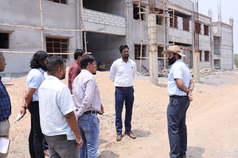 फरसाबहार में विकास कार्यों की समीक्षा: कलेक्टर ने एकलव्य विद्यालय, पोस्ट मैट्रिक छात्रावास व शासकीय आवासों का किया निरीक्षण, निर्माण कार्य में तेजी लाने के निर्देश, विद्यार्थियों व कर्मचारियों के लिए बेहतर शिक्षा एवं आवासीय सुविधाओं की तैयारी तेज