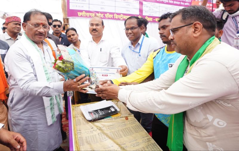 करहीबाजार समाधान शिविर में बिजली उपभोक्ताओं को राहत का बड़ा तोहफा: मुख्यमंत्री बिजली बिल भुगतान समाधान योजना से लंबित बिलों में मिली हजारों रुपये की छूट, हितग्राहियों ने मुख्यमंत्री विष्णु देव साय का जताया आभार