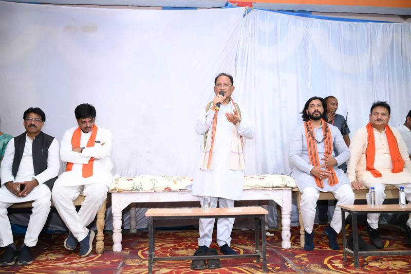 सुशासन तिहार में जनता के बीच पहुँची सरकार : मुख्यमंत्री विष्णु देव साय ने कोसरंगी चौपाल में पीएम सूर्य घर, सौर सुजला और स्वामित्व योजना का लाभ लेने किया आह्वान