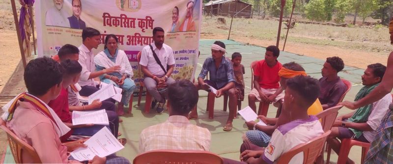नारायणपुर के ग्रामीण अंचलों में गूंजा ‘विकसित कृषि संकल्प’, आधुनिक और प्राकृतिक खेती से आत्मनिर्भर बन रहे वनवासी किसान