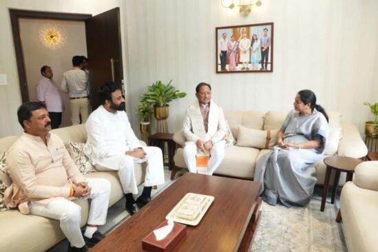 छत्तीसगढ़-दिल्ली समन्वय को मिली नई दिशा : मुख्यमंत्री विष्णु देव साय ने दिल्ली में मुख्यमंत्री रेखा गुप्ता से की सौजन्य भेंट, विकास कार्यों, सार्वजनिक सुविधाओं और जनकल्याणकारी योजनाओं पर हुआ गहन विचार-विमर्श