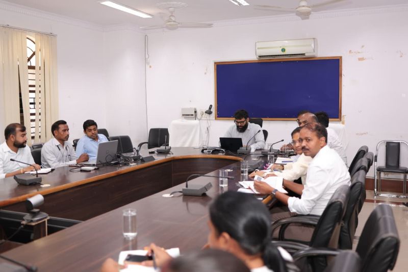 जशपुर में राजस्व कार्यों की बड़ी समीक्षा : कलेक्टर रोहित व्यास ने लंबित प्रकरणों पर जताई गंभीरता, ग्रामीणों को समय पर अधिकार और मुआवजा दिलाने के दिए निर्देश