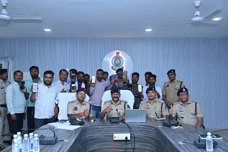 जशपुर पुलिस की नई पहल : “सुरक्षित जशपुर, समृद्ध जशपुर” मिशन को मिली नई ताकत, डीआईजी डॉ. लाल उमेद सिंह ने किया शुभारंभ, 2500 “पुलिस मितान” बनेंगे समाज और पुलिस के बीच मजबूत कड़ी.
