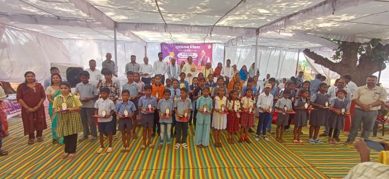 सुशासन तिहार 2026 में प्रतिभाओं का सम्मान : अमडीहा शिविर में 39 मेधावी विद्यार्थियों को मिला पुरस्कार, जनप्रतिनिधियों ने बढ़ाया उत्साह
