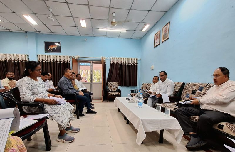 लोक निर्माण विभाग के सचिव ने सड़कों और भवनों के कार्यों की समीक्षा की : स्वीकृत कार्यों के जल्द निविदा कर काम शुरू करने के निर्देश, बरसात से पहले पेच रिपेयर पूरा करने कहा