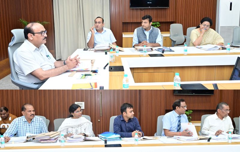 छत्तीसगढ़ रेल कॉर्पोरेशन की बैठक सम्पन्नप्रदेश की रेल परियोजनाओं को गति देने पर जोर : मंत्रालय में हुई उच्चस्तरीय बैठक में निर्माण कार्य, तकनीकी पहलुओं और समयसीमा पर हुई विस्तृत चर्चाछत्तीसगढ़ रेल कॉर्पोरेशन की बैठक सम्पन्न