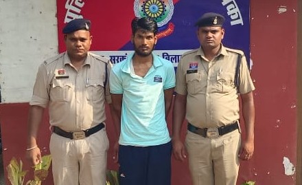 पुलिस की बड़ी सफलता: हत्या की साजिश रचकर फरार हुआ आरोपी 5 साल बाद दबोचा गया, देसी कट्टा उपलब्ध कराने वाले कुंदन सागर को उड़ीसा से पकड़कर भेजा जेल