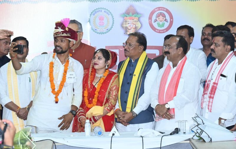 सामूहिक विवाह बना सामाजिक समरसता का महाउत्सव: विष्णु देव साय ने कहा— मुख्यमंत्री कन्या विवाह योजना बेटियों के सम्मान, सादगीपूर्ण विवाह और सांस्कृतिक मूल्यों को दे रही नई मजबूती